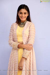 Sana Makbul Photos