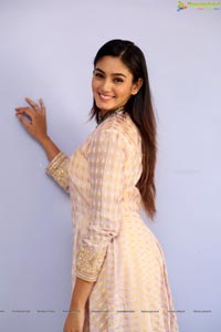 Sana Makbul Photos