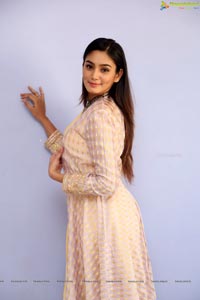 Sana Makbul Photos