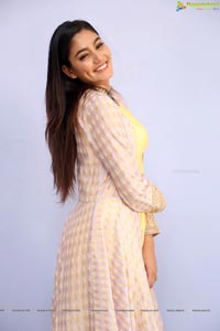 Sana Makbul Photos