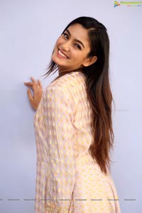 Sana Makbul Photos