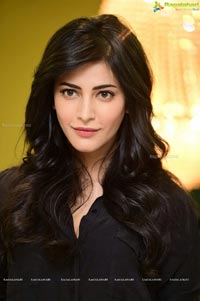 Shruti Haasan in Black Drees