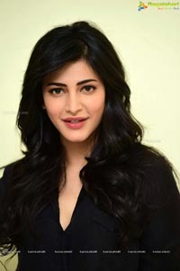 Shruti Haasan in Black Drees