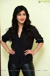 Shruti Haasan in Black Drees