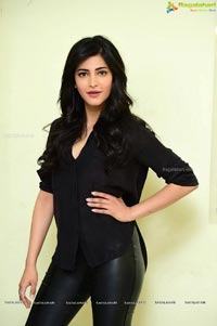 Shruti Haasan in Black Drees