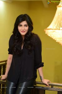 Shruti Haasan in Black Drees