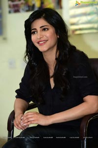 Shruti Haasan in Black Drees