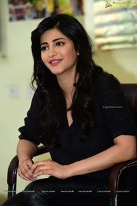 Shruti Haasan in Black Drees