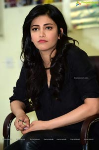 Shruti Haasan in Black Drees