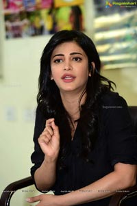 Shruti Haasan in Black Drees