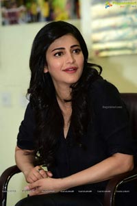 Shruti Haasan in Black Drees