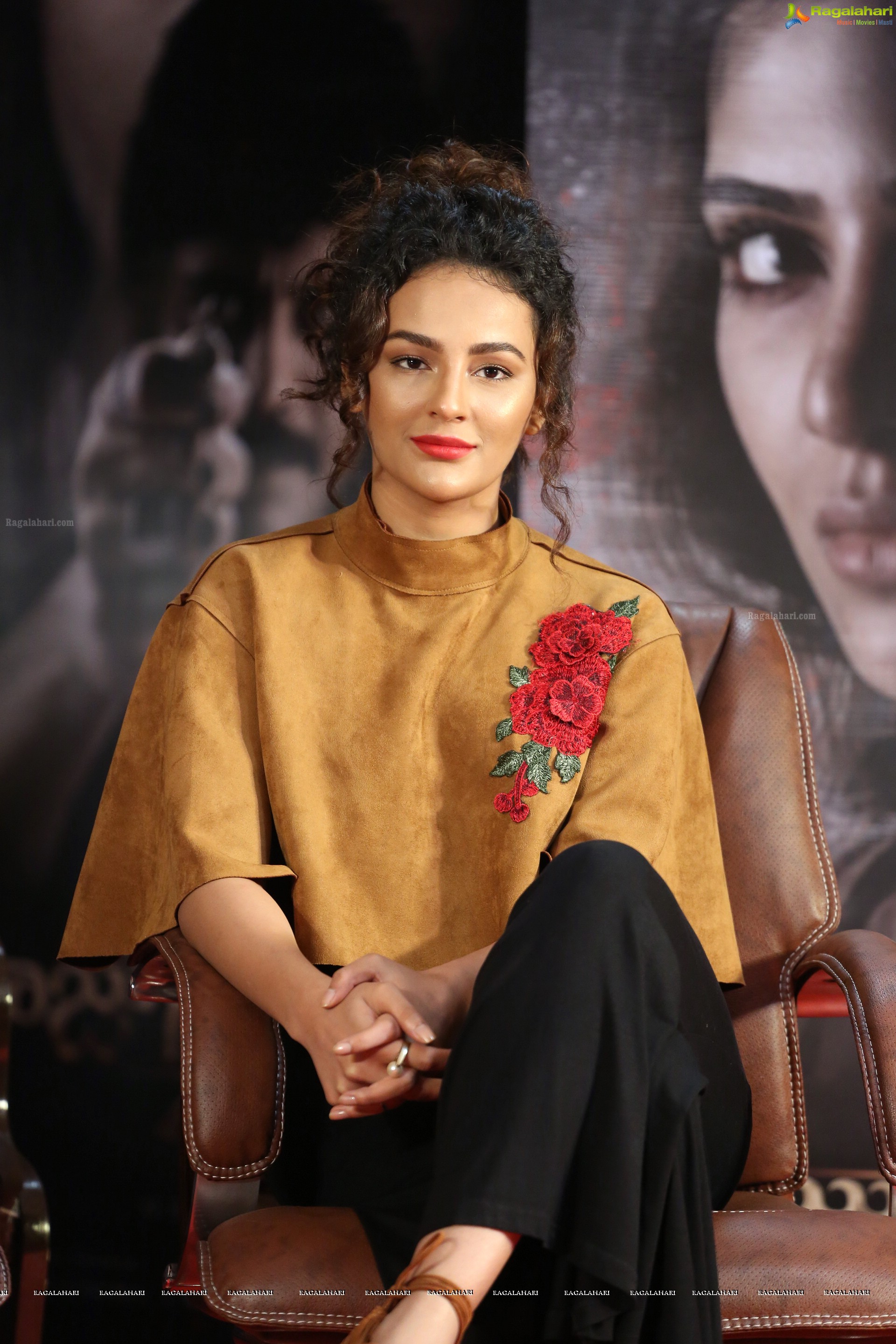 Seerat Kapoor at Raju Gari Gadhi 2 Pre-Release Press Meet (High Definition)