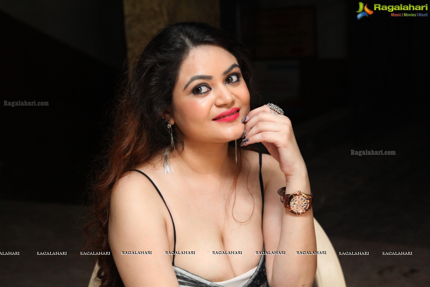 Akshitha Sethi at He's Collections (Posters)