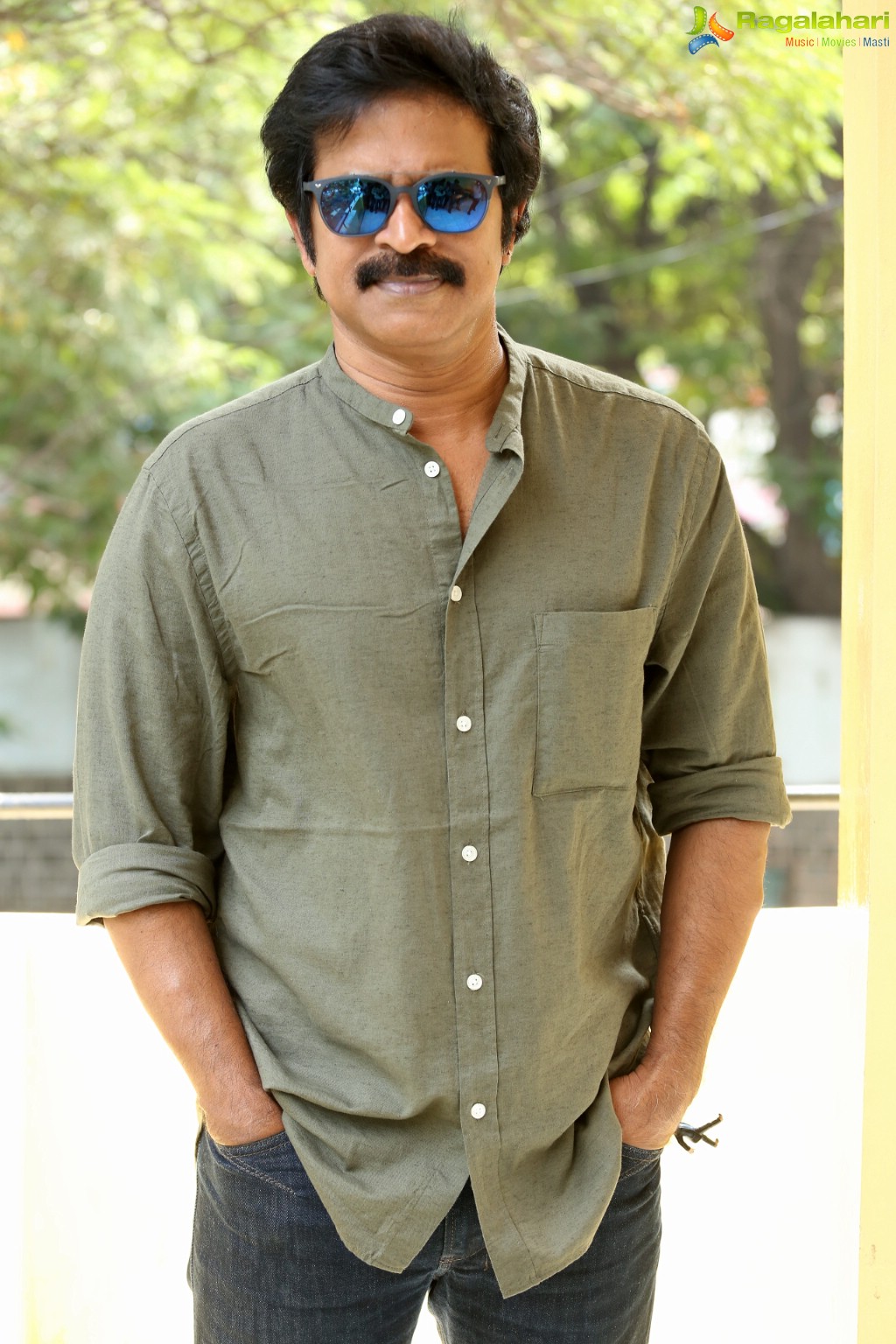 Brahmaji at Next Nuvve Interview