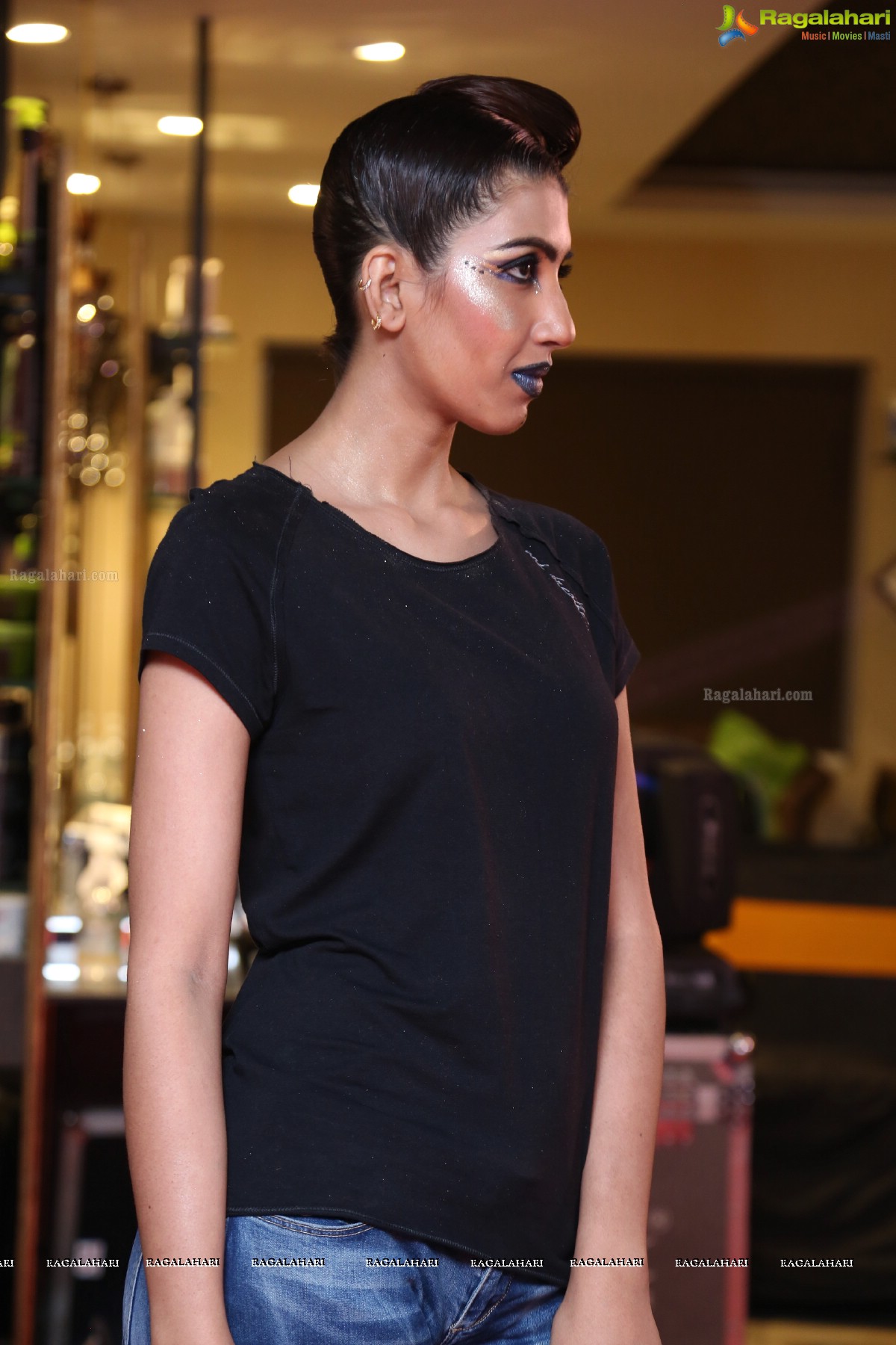Komal Kalra at Glaze and Gloss Salon Fashion Show