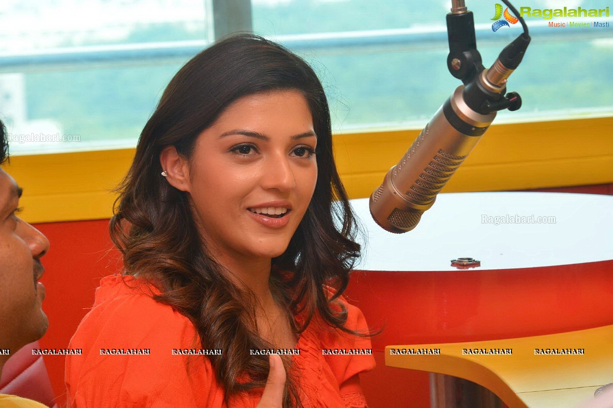 Mehreen Pirzada at Radio Mirchi