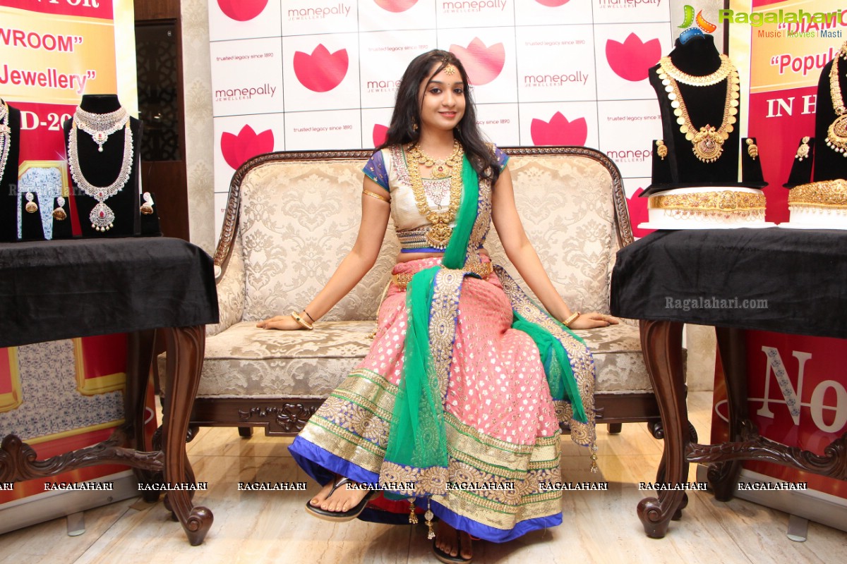 Preethi Parimala Rangepalli at Manepally Jewellers 127th Anniversary Celebrations