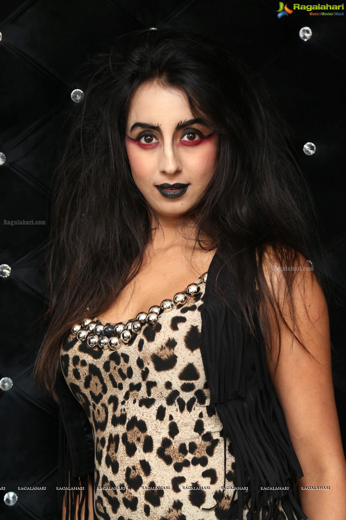 Sanjana at Happy Halloween at Mirrors