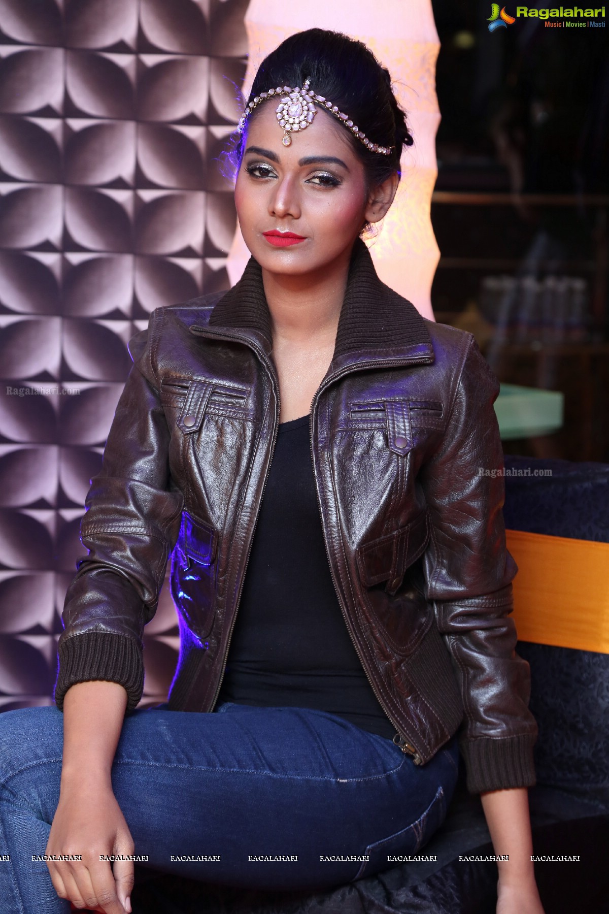 Sushmita Raj at Glaze and Gloss Salon Fashion Show