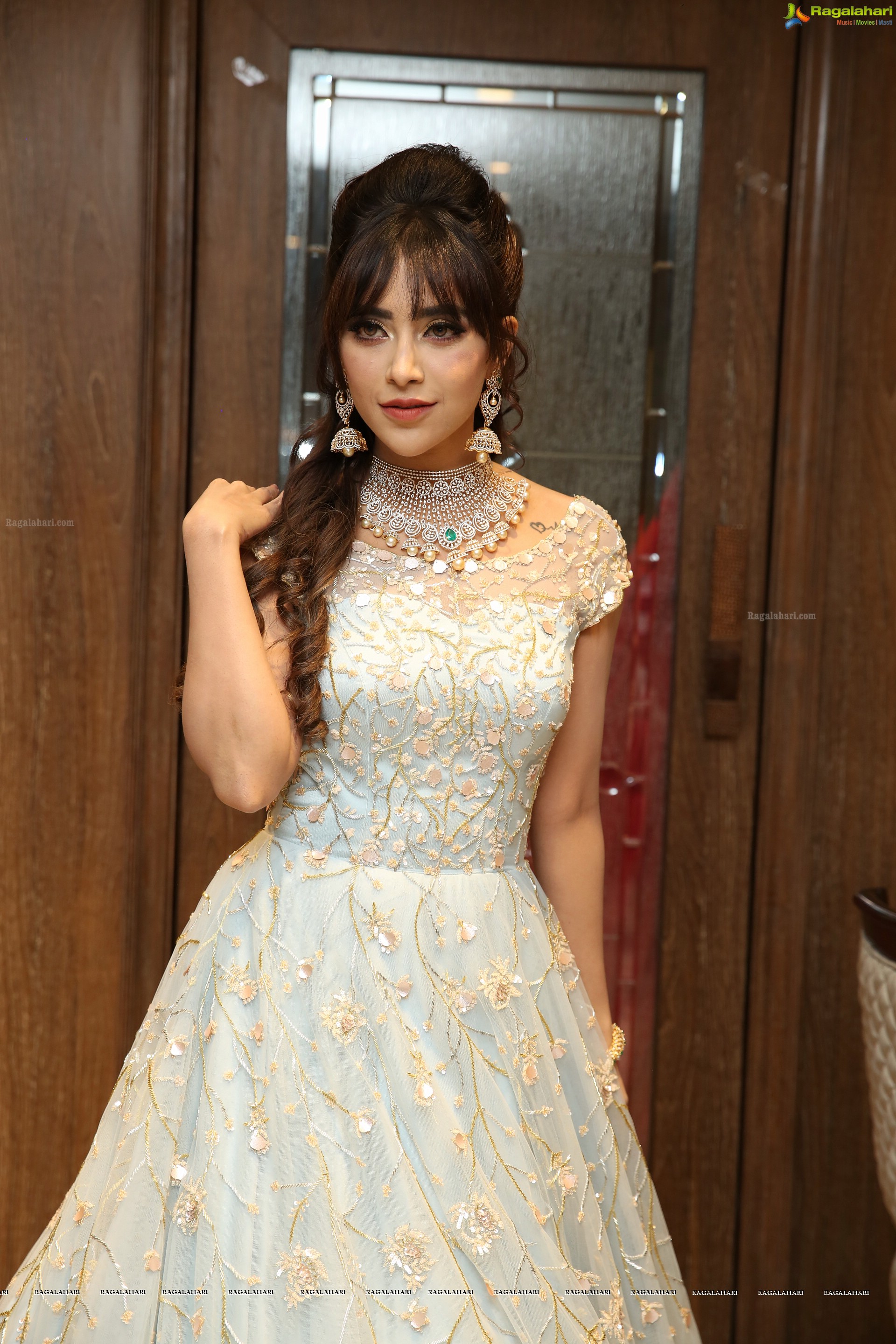 Angela Krislinzki @ The Royal Navarathri Collection & Dolphin D3 Exhibition by Kalasha Jewels - HD Gallery