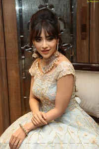 Angela Krislinzki HD Photos