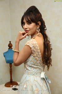 Angela Krislinzki HD Photos