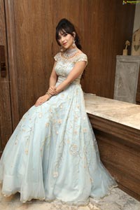 Angela Krislinzki HD Photos