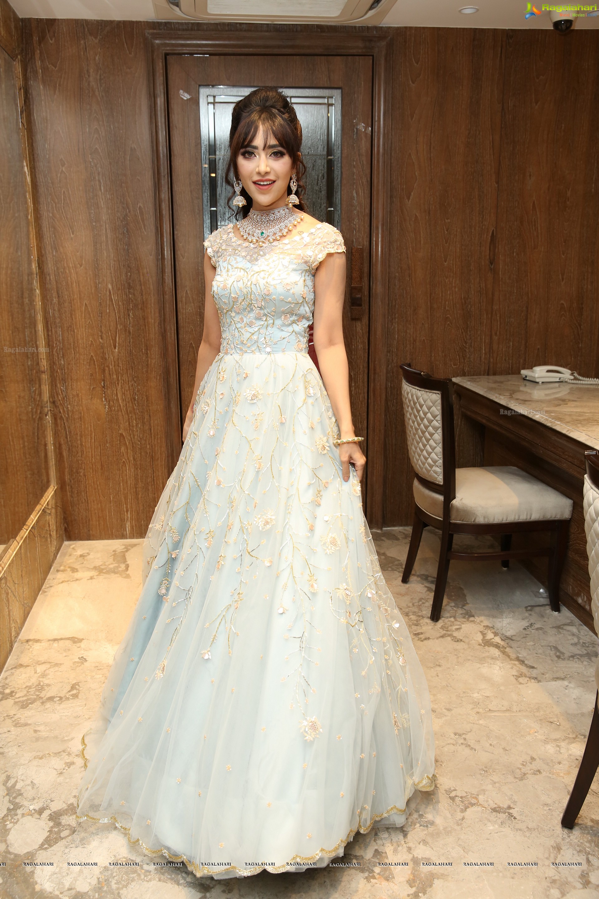 Angela Krislinzki @ The Royal Navarathri Collection & Dolphin D3 Exhibition by Kalasha Jewels - HD Gallery