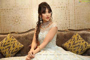 Angela Krislinzki HD Photos