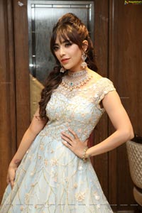 Angela Krislinzki HD Photos