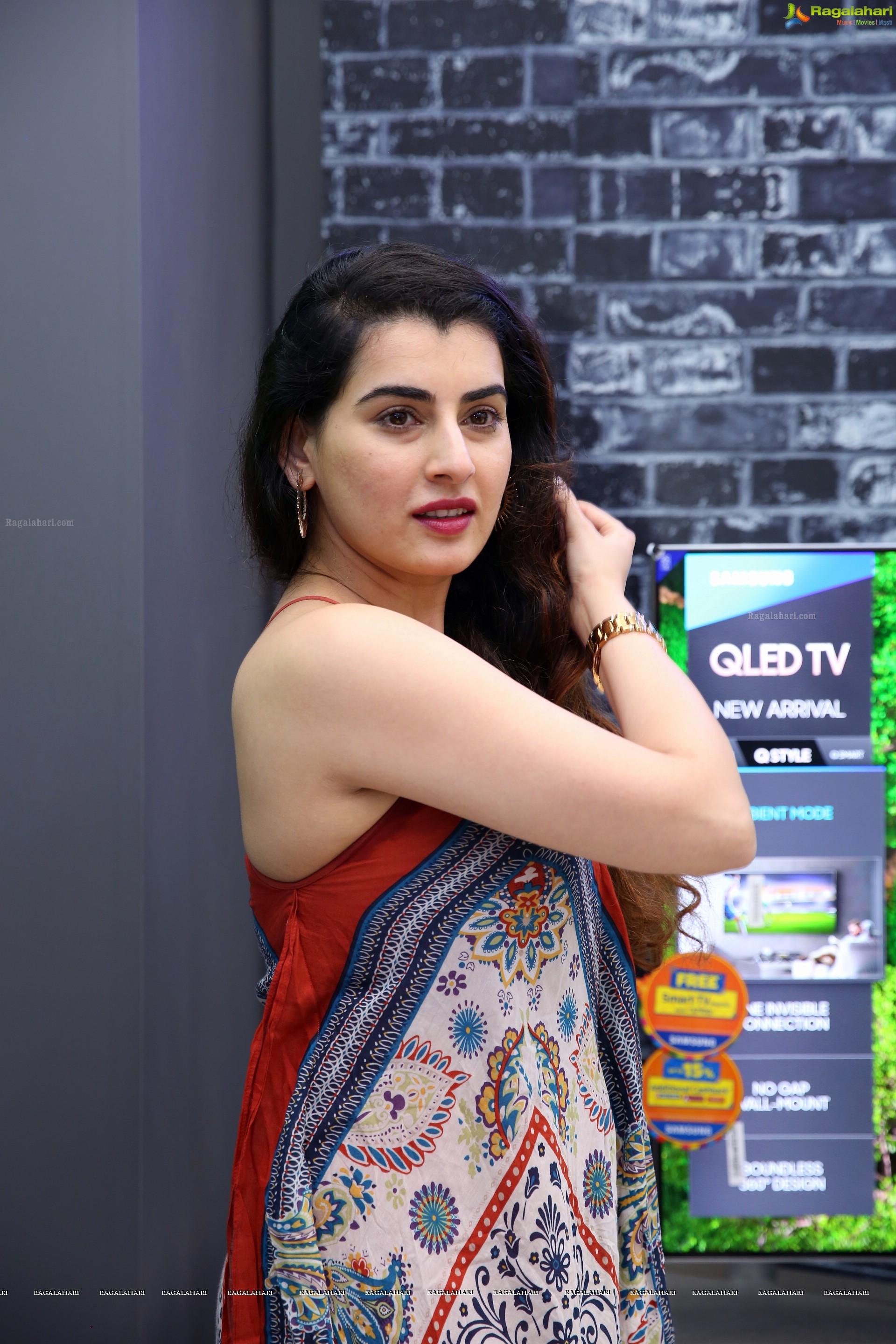 Archana Shastry @ Bajaj Electronics Grand Lucky Draw - HD Gallery