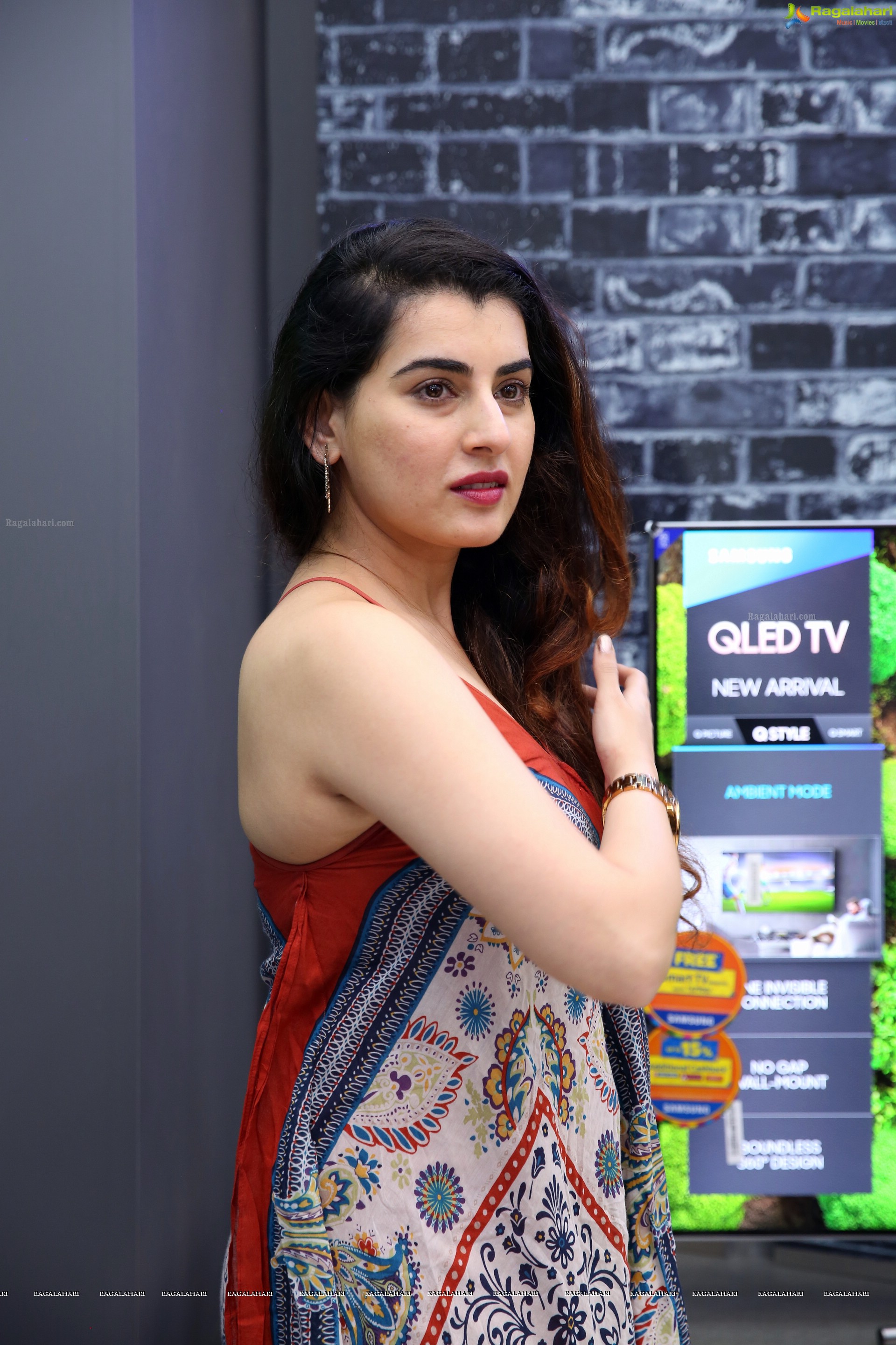 Archana Shastry @ Bajaj Electronics Grand Lucky Draw - HD Gallery