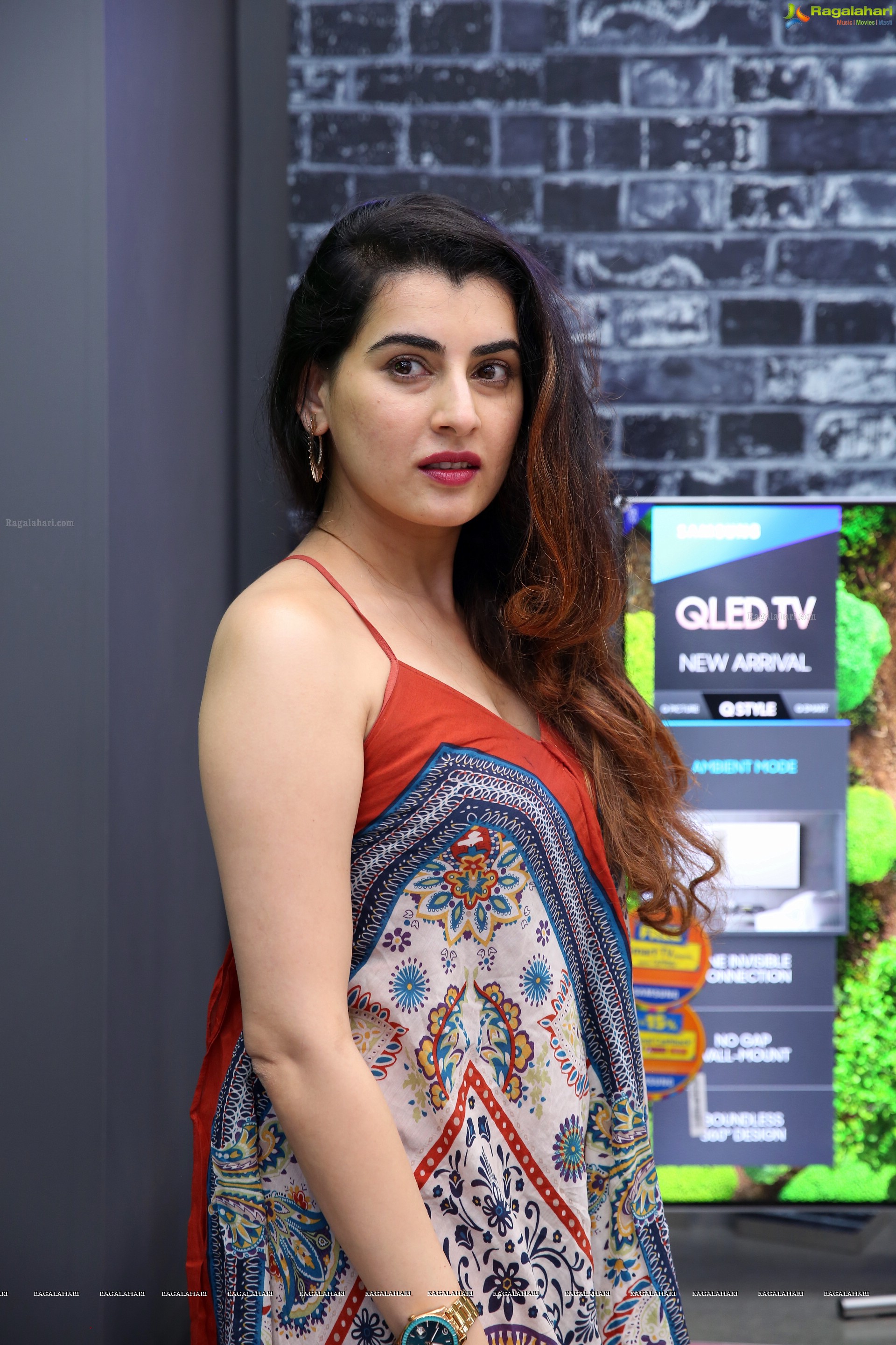 Archana Shastry @ Bajaj Electronics Grand Lucky Draw - HD Gallery