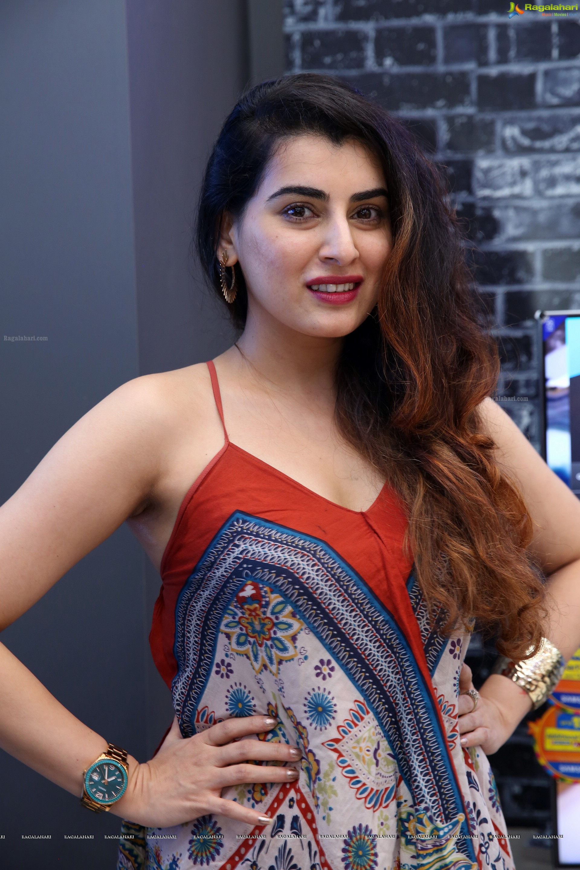 Archana Shastry @ Bajaj Electronics Grand Lucky Draw - HD Gallery