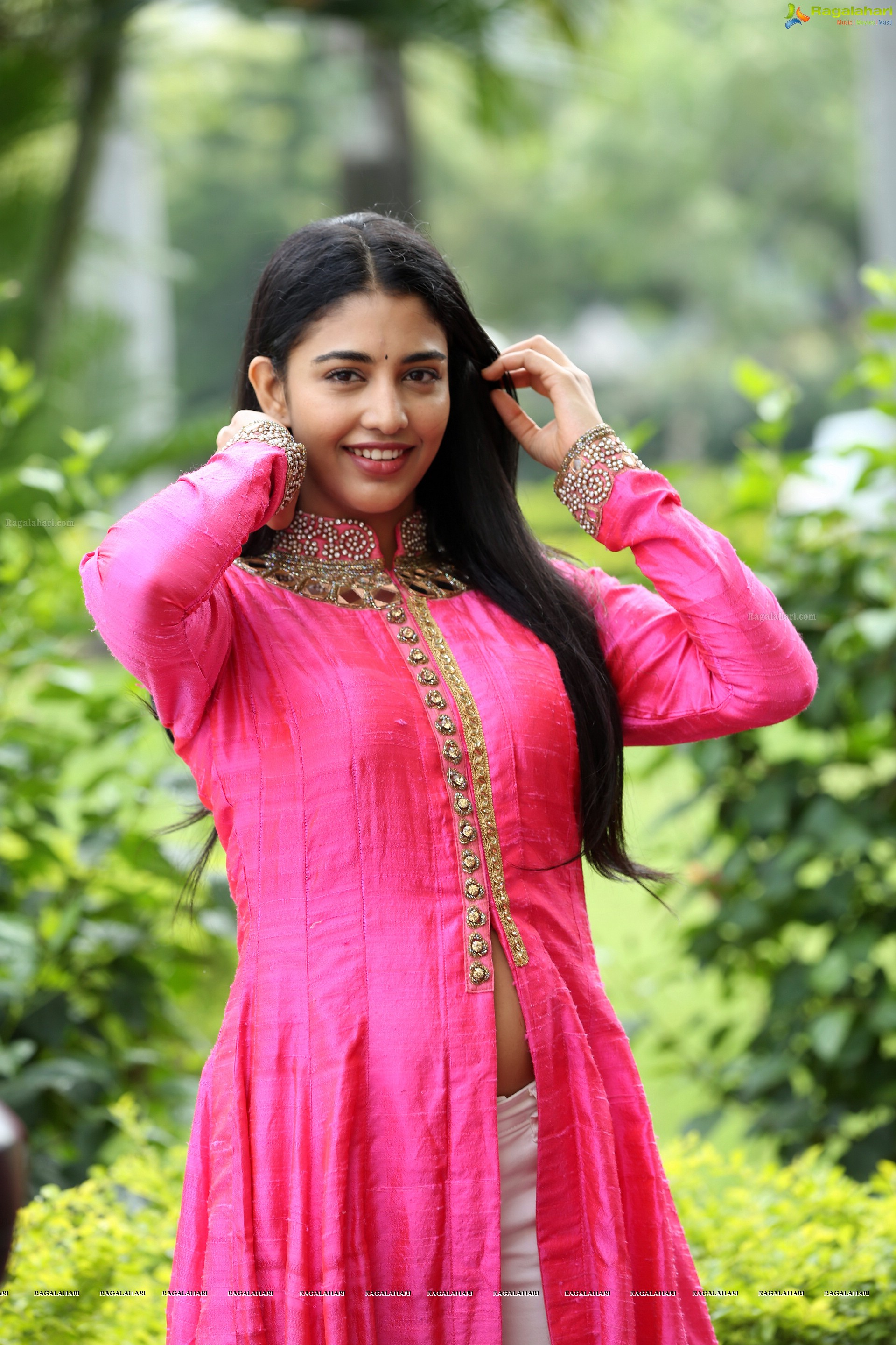 Daksha Nagarkar @ Husharu Press Meet - HD Gallery