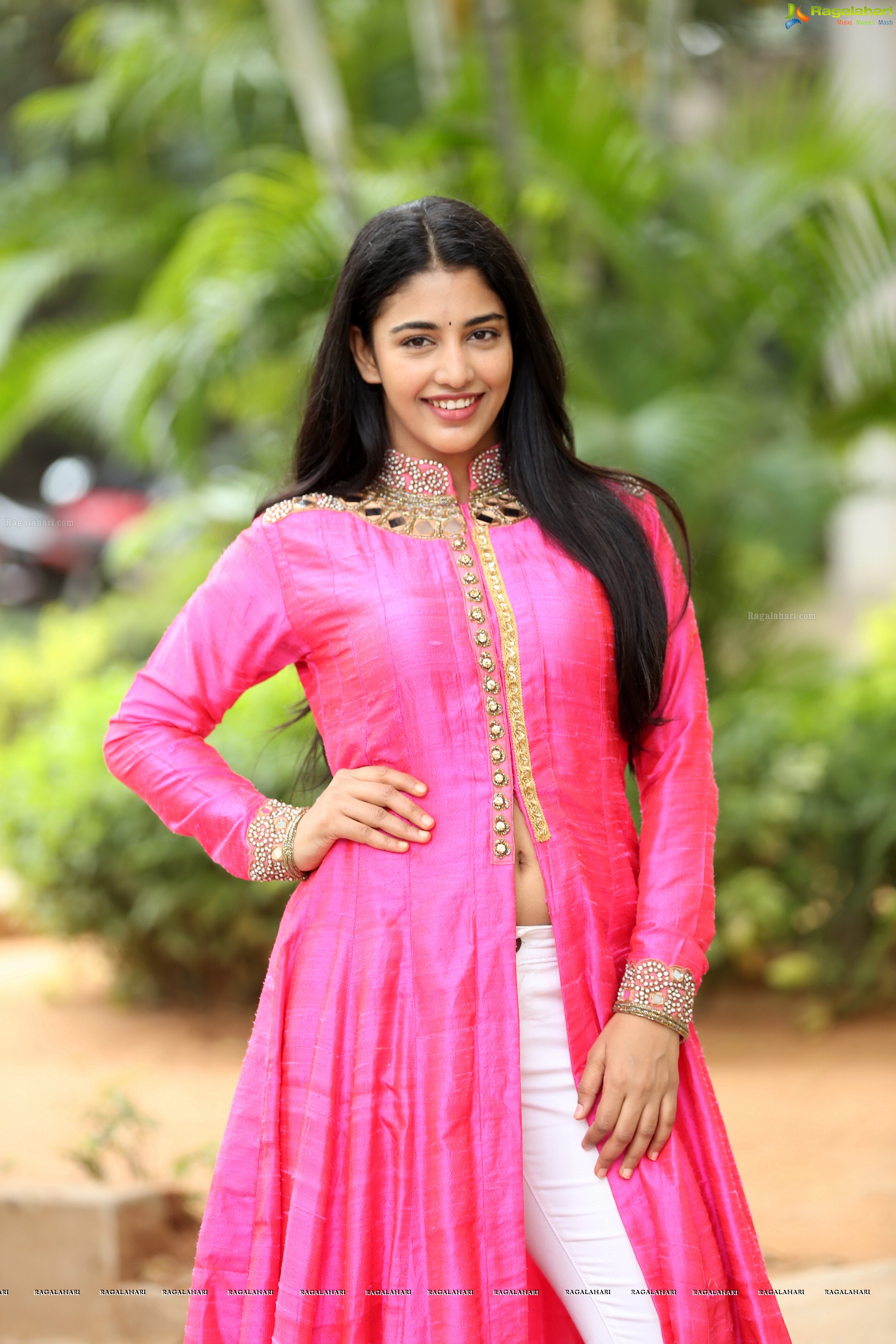 Daksha Nagarkar @ Husharu Press Meet - HD Gallery