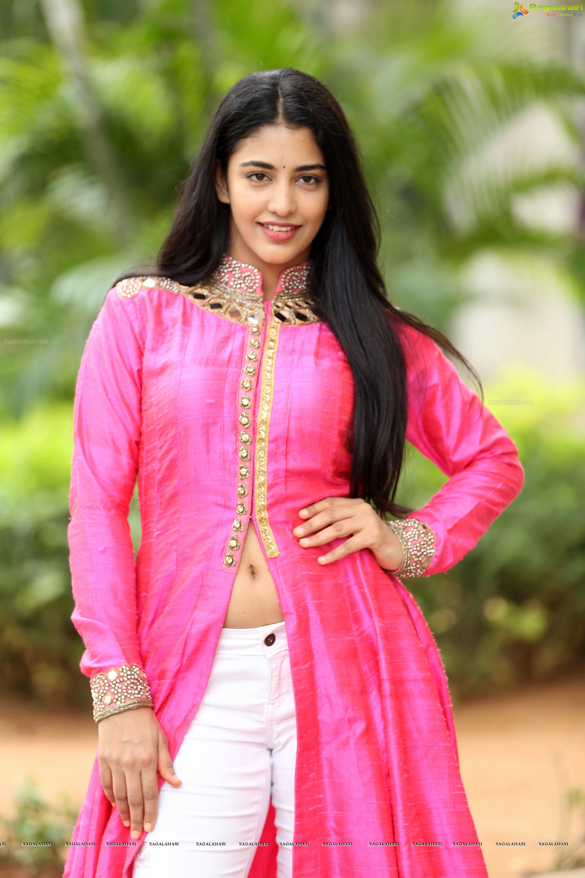 Daksha Nagarkar @ Husharu Press Meet - HD Gallery