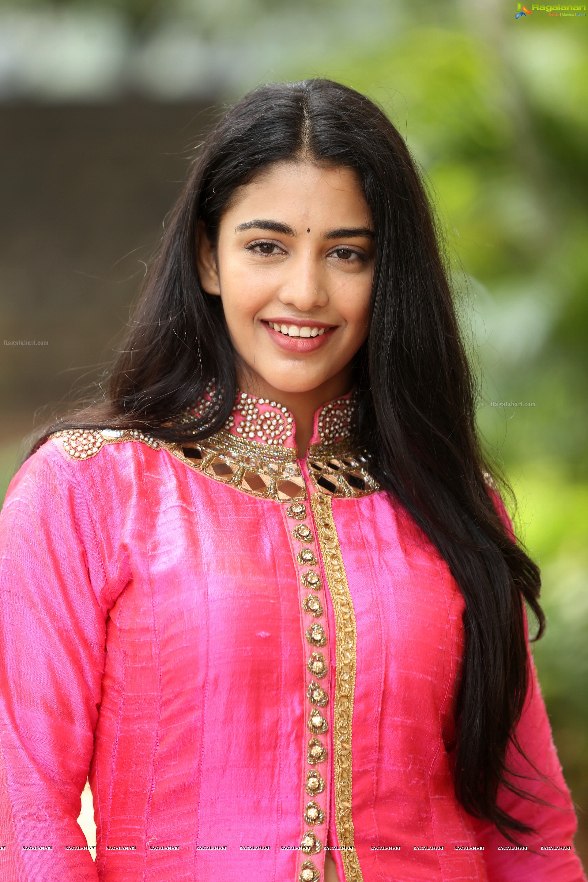 Daksha Nagarkar @ Husharu Press Meet - HD Gallery