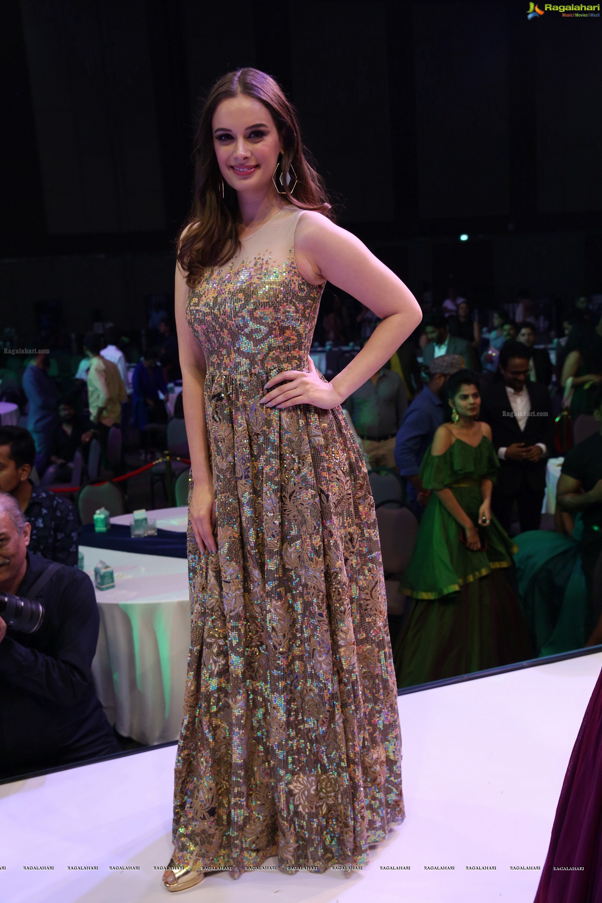 Evelyn Sharma @ Trends Miss Hyderabad 2018 Grand Finale - HD Gallery