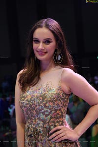 Evelyn Sharma - Model