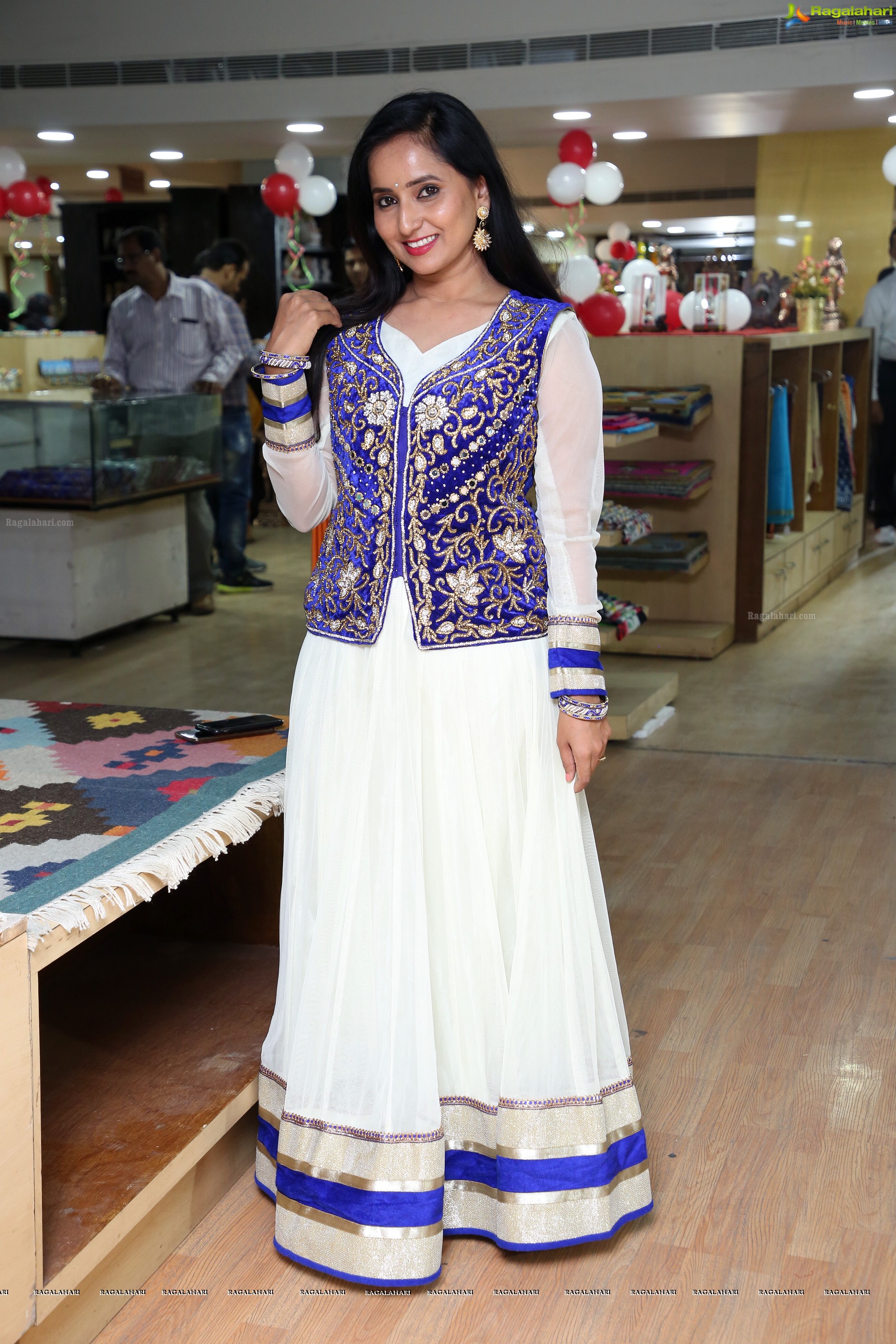 Ishika Singh @ Cottage Craft Mela - HD Gallery