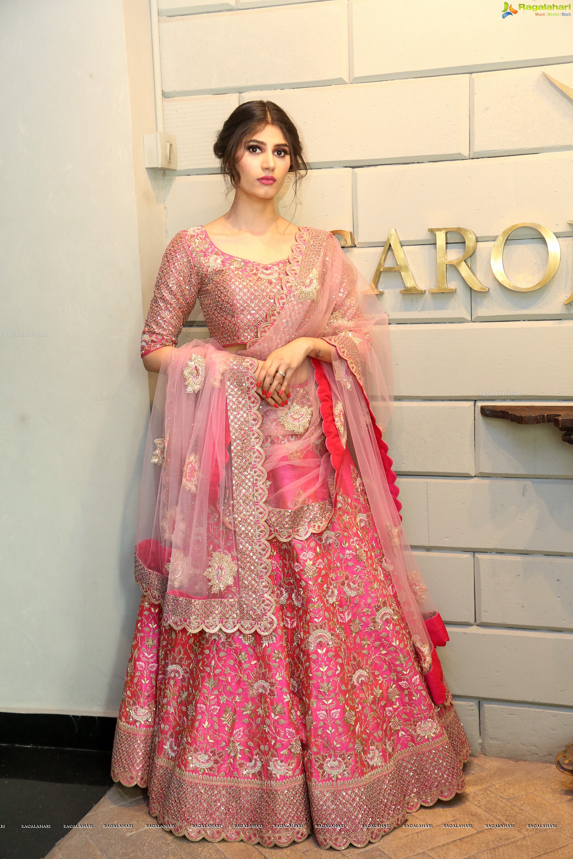 Jayshree Chowdary @ Saroj Jalan's Qurbat Collection Fashion Showcase - HD Gallery