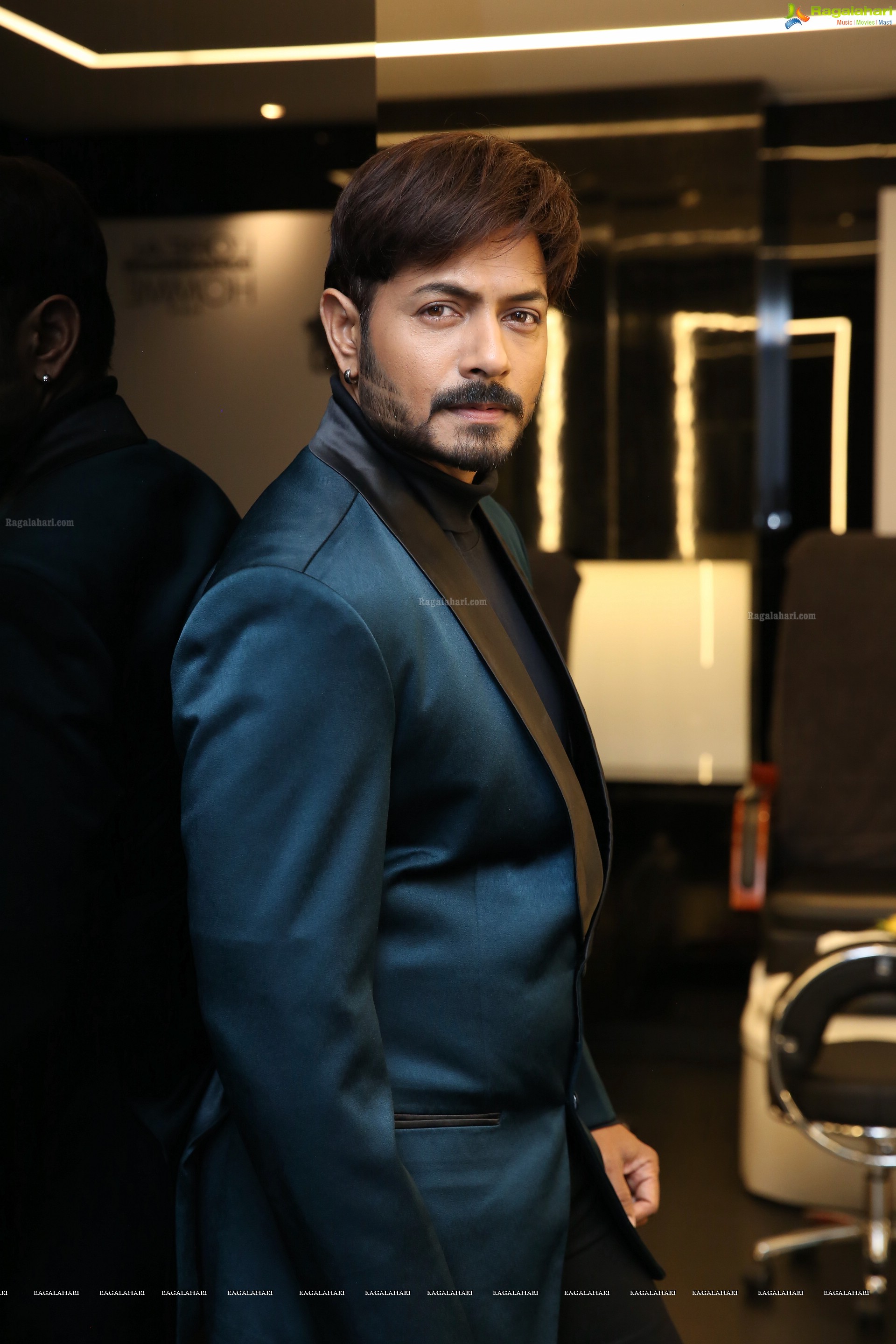 Kaushal Manda at Mirrors  Salon Hair Crush Launch