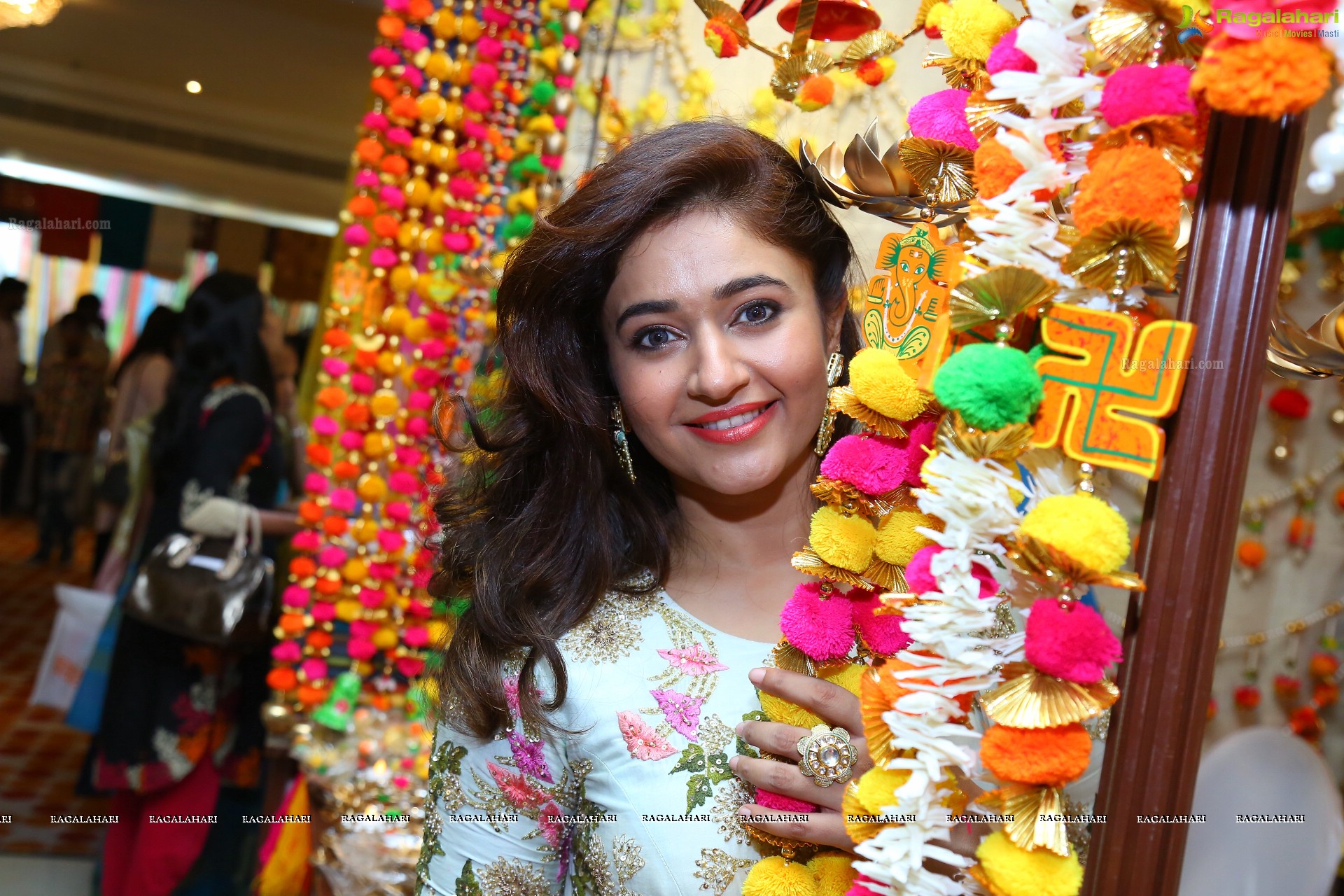 Poonam Bajwa at Sutraa Lifestyle & Fashion Exhibition Launch - HD Gallery