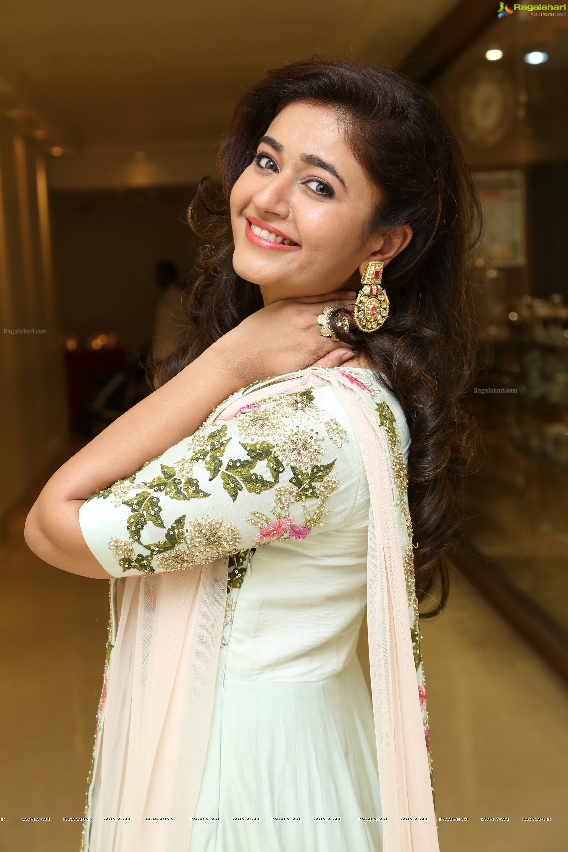 Poonam Bajwa at Sutraa Lifestyle & Fashion Exhibition Launch - HD Gallery