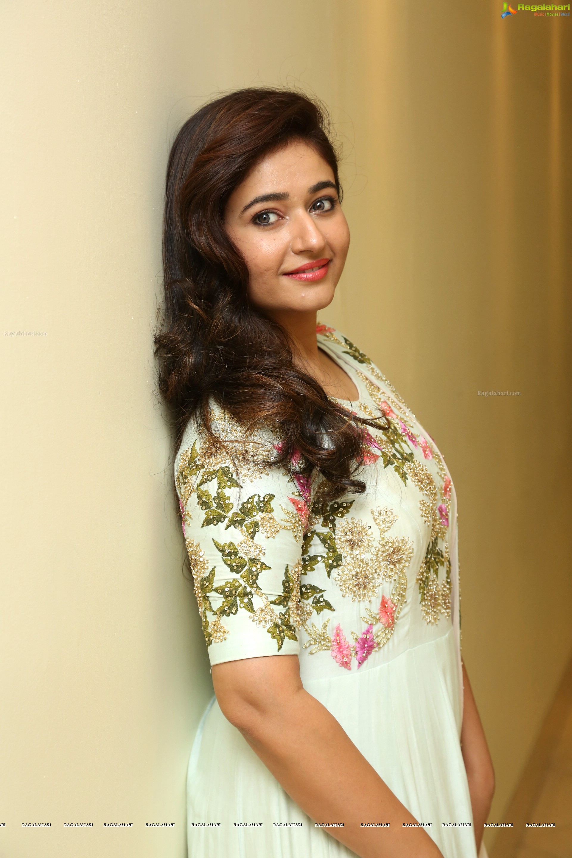 Poonam Bajwa at Sutraa Lifestyle & Fashion Exhibition Launch - HD Gallery