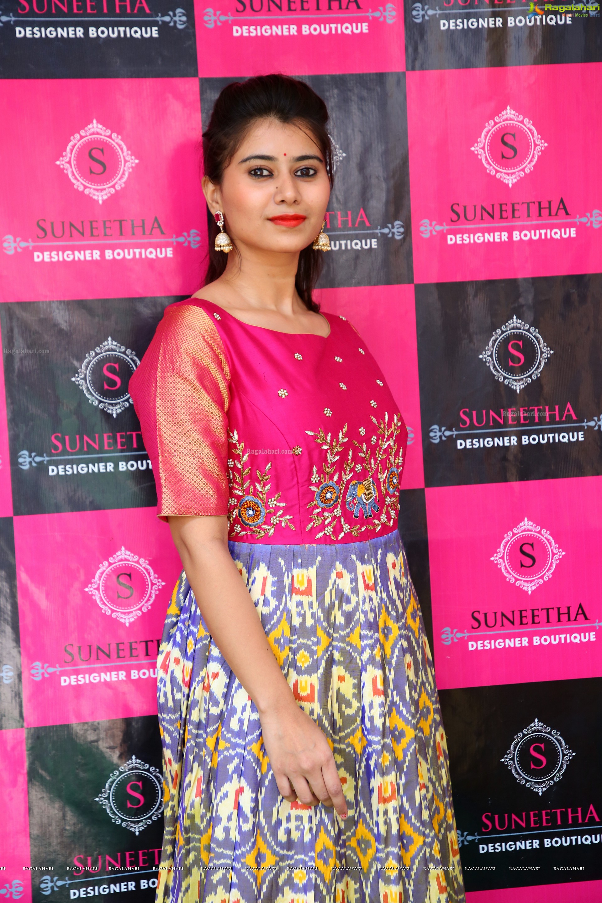 Shraddha Sharma @ Suneetha Designer Boutique Exhibition & Sale - HD Gallery