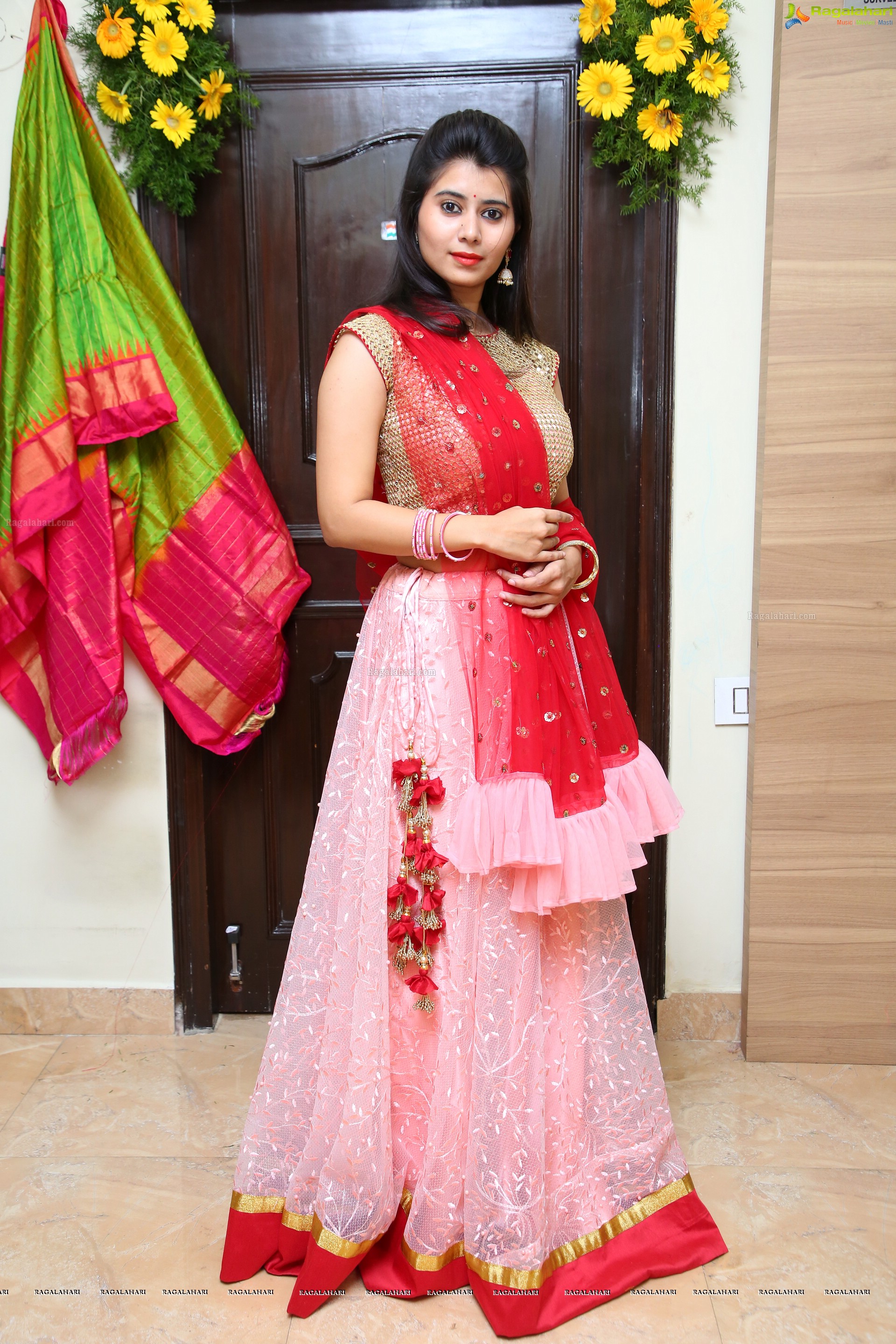 Shraddha Sharma @ Suneetha Designer Boutique Exhibition & Sale - HD Gallery