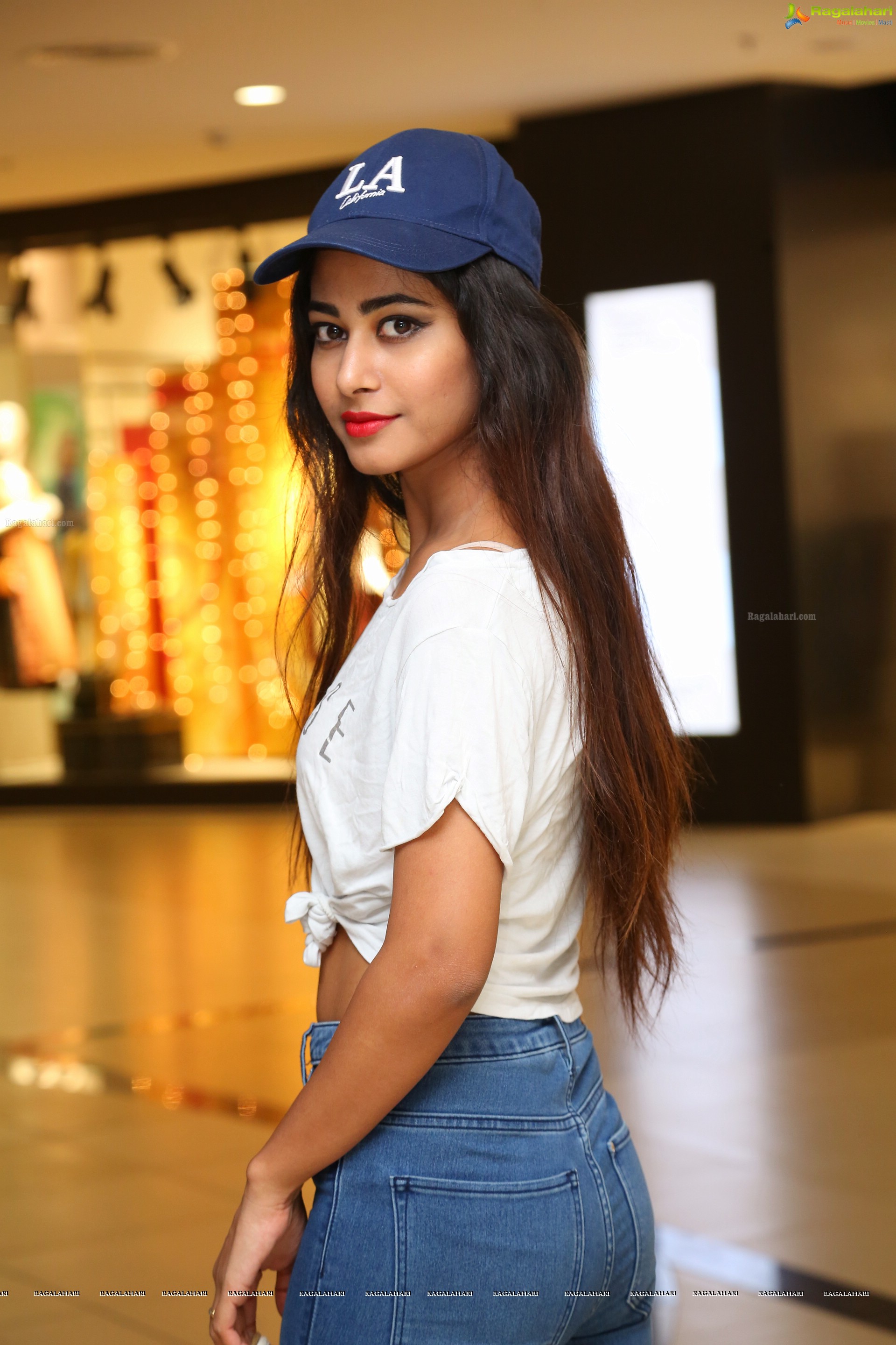 Soni Taghu @ Shoppers Stop Fashion Show - HD Gallery