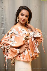 Tejaswi Madivada HD Photos